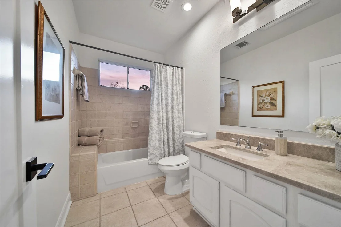 Photo of 1302 Avon Way