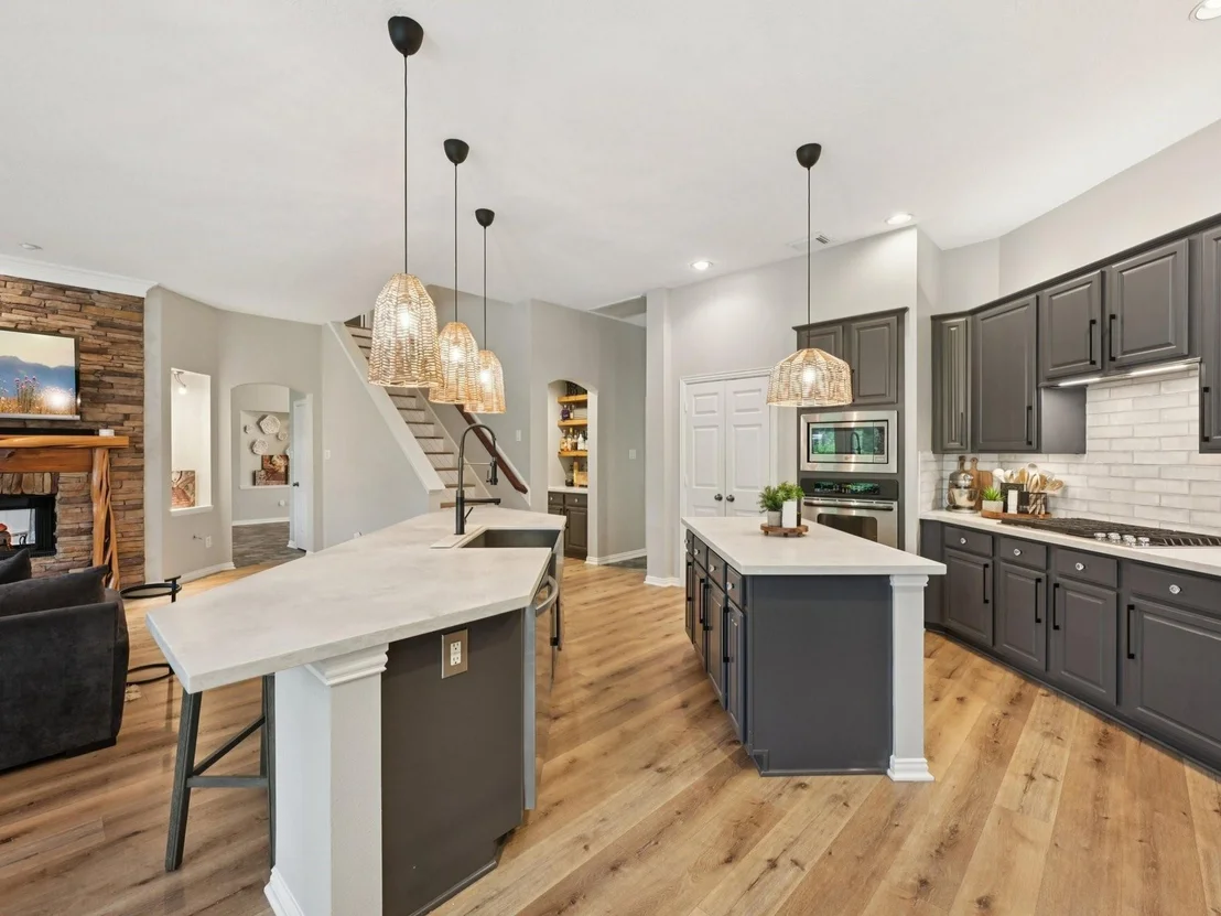 Photo of 2037 Lakeside Drive