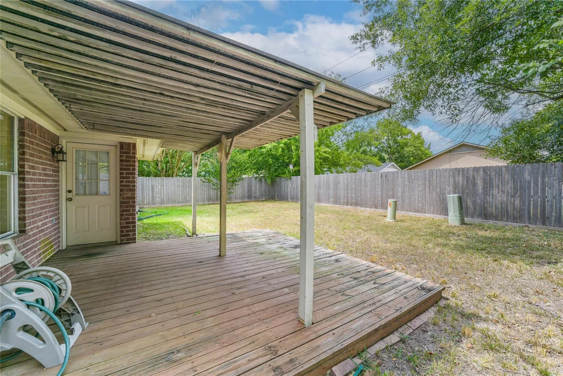 Photo of 22010 Kenlake Drive