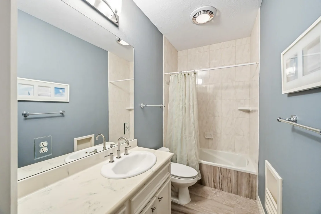 Photo of 11995 White Oak Crossing