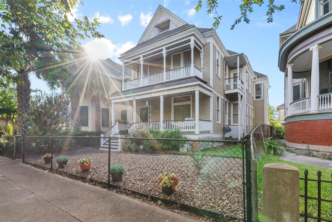 Photo of 1820 Winnie Street