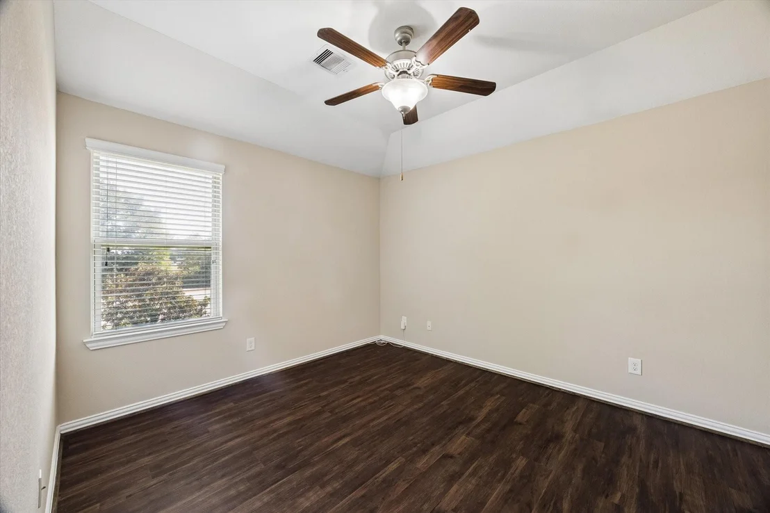 Photo of 660 Oak Circle Drive E