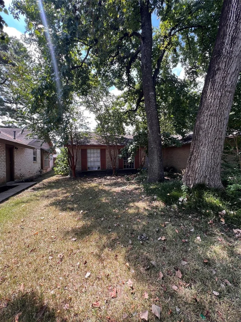 Photo of 5222 Moonshadows Drive
