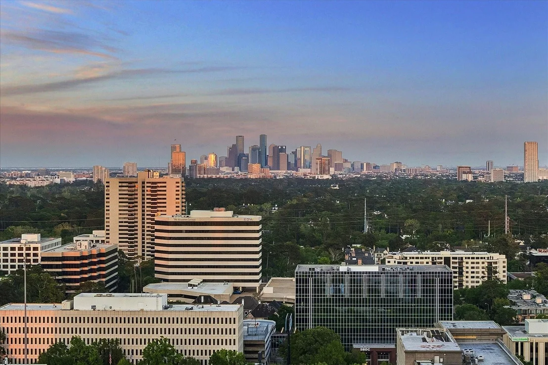 Photo of Unit 2202 at 1409 Post Oak Boulevard