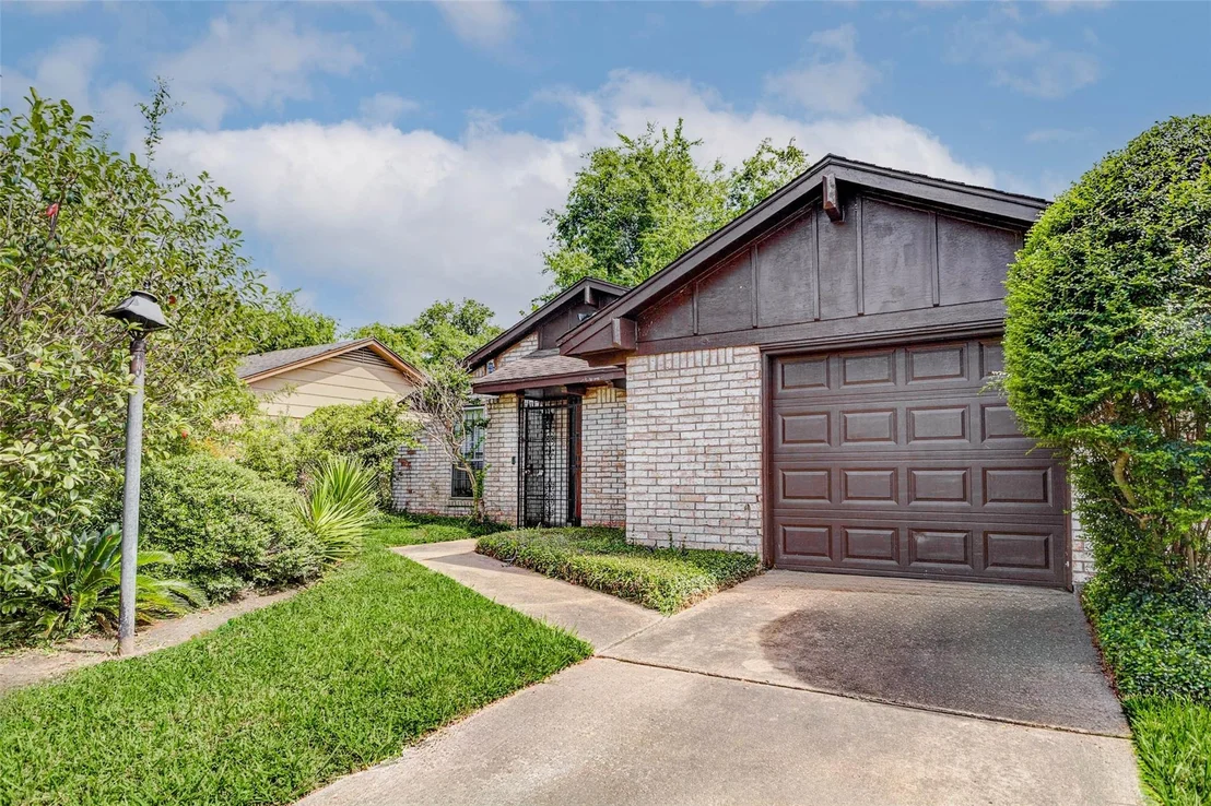 Photo of 4543 Fallen Oaks Drive