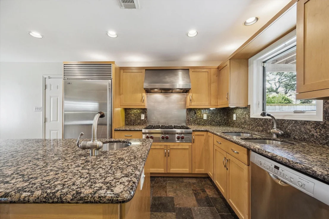 Photo of 4920 Maple