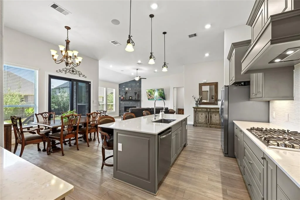 Photo of 907 Falcon Hollow Lane