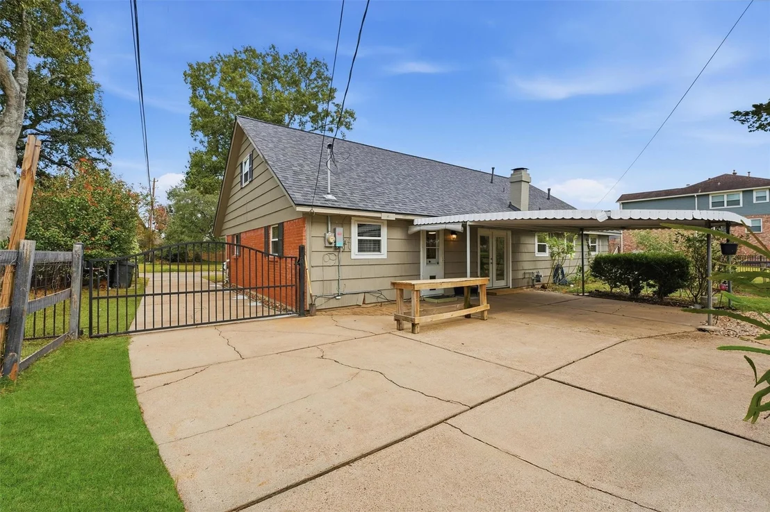 Photo of 715 Timber Cove Drive