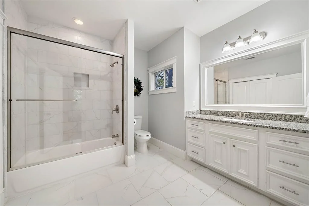 Photo of 1423 Chantilly Lane