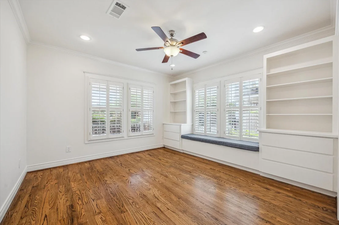 Photo of 2621 Morrison Street