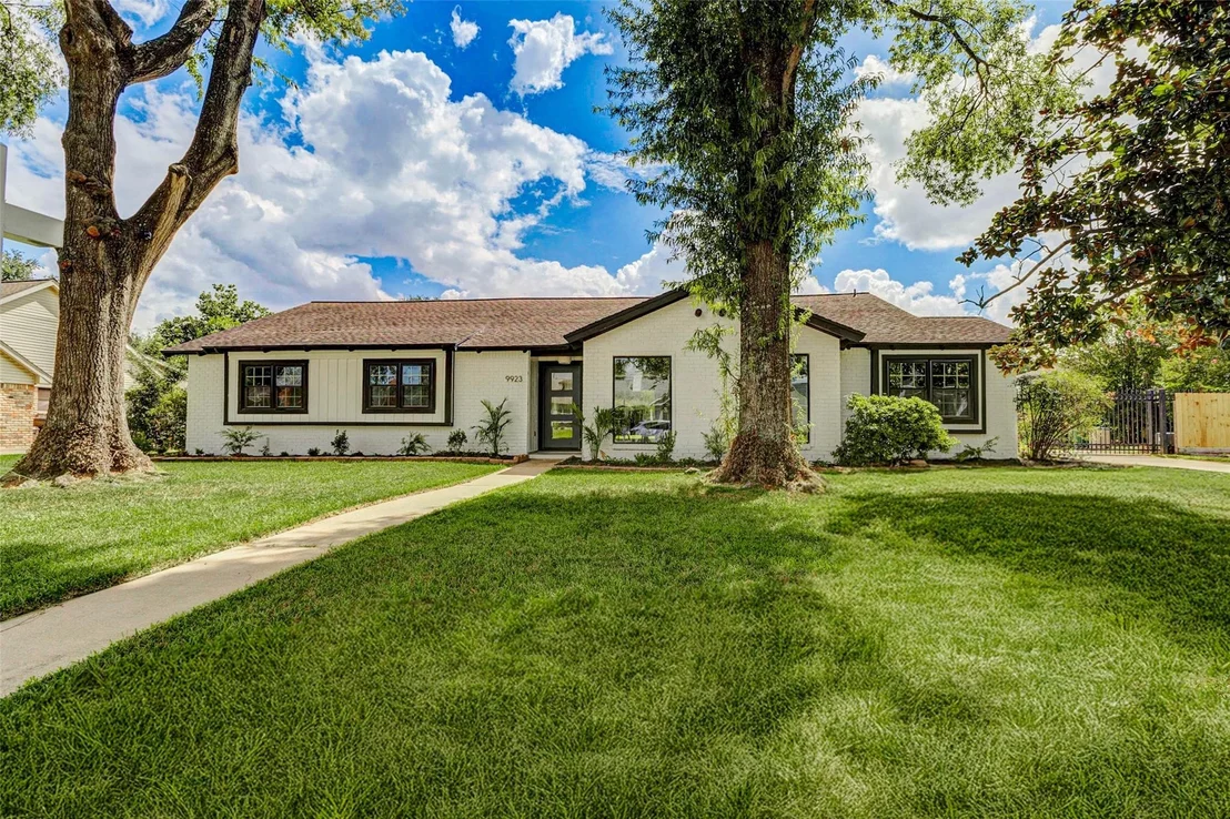 Photo of 9923 Emnora Lane