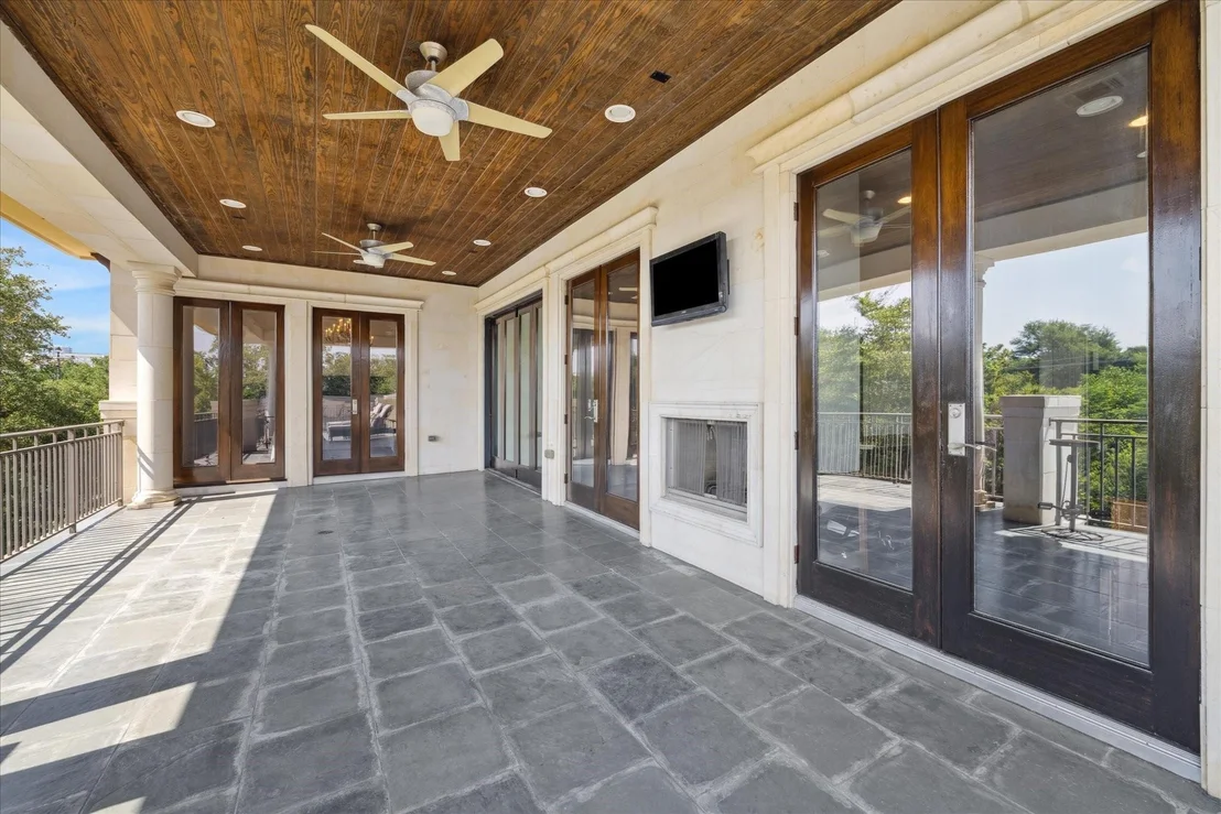 Photo of 2247 Bartlett Street