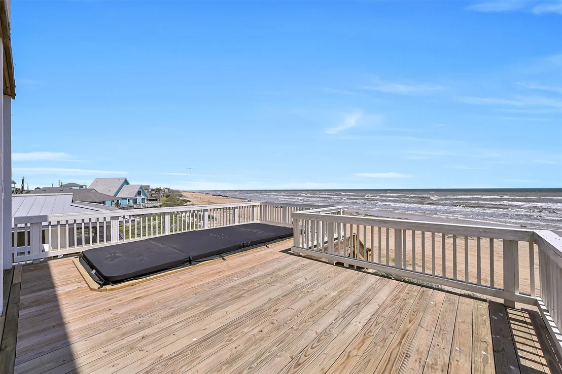 Photo of 16728 West Beach Road