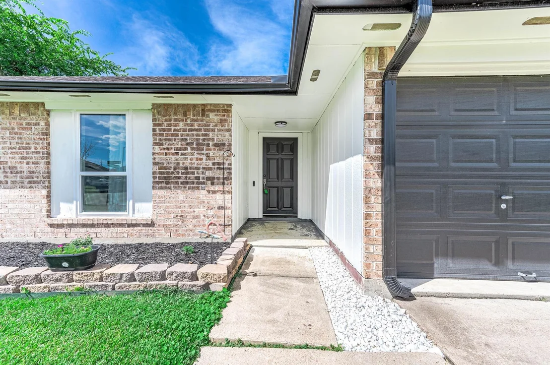 Photo of 7003 Buchanan Drive