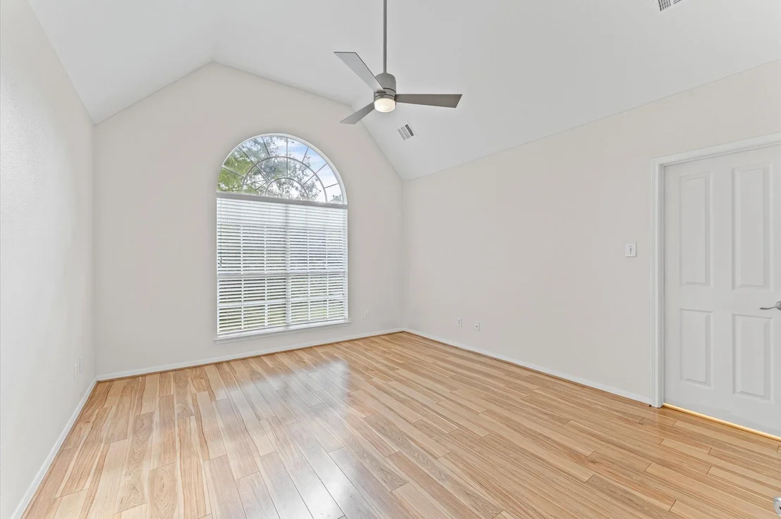 Photo of 50 Lakeridge Drive