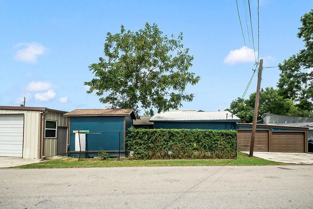 Photo of 4415 W Bayshore Drive