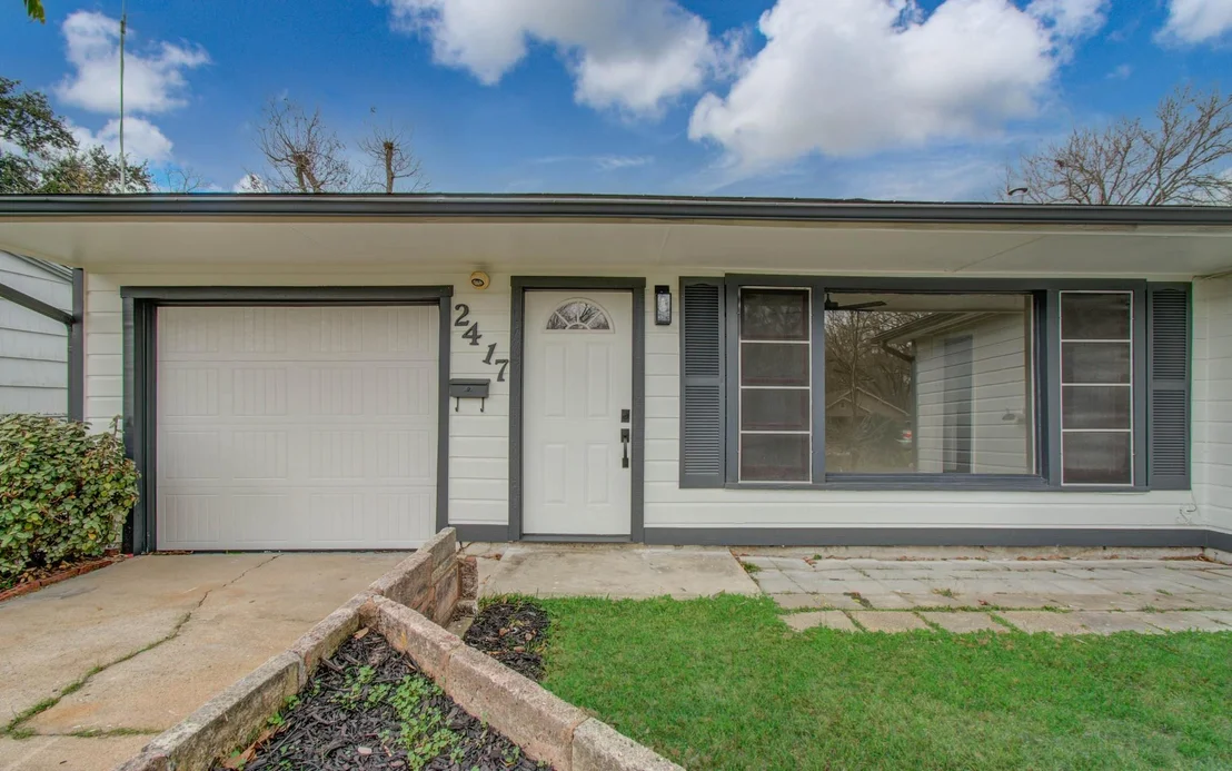 Photo of 2417 Pecan Street