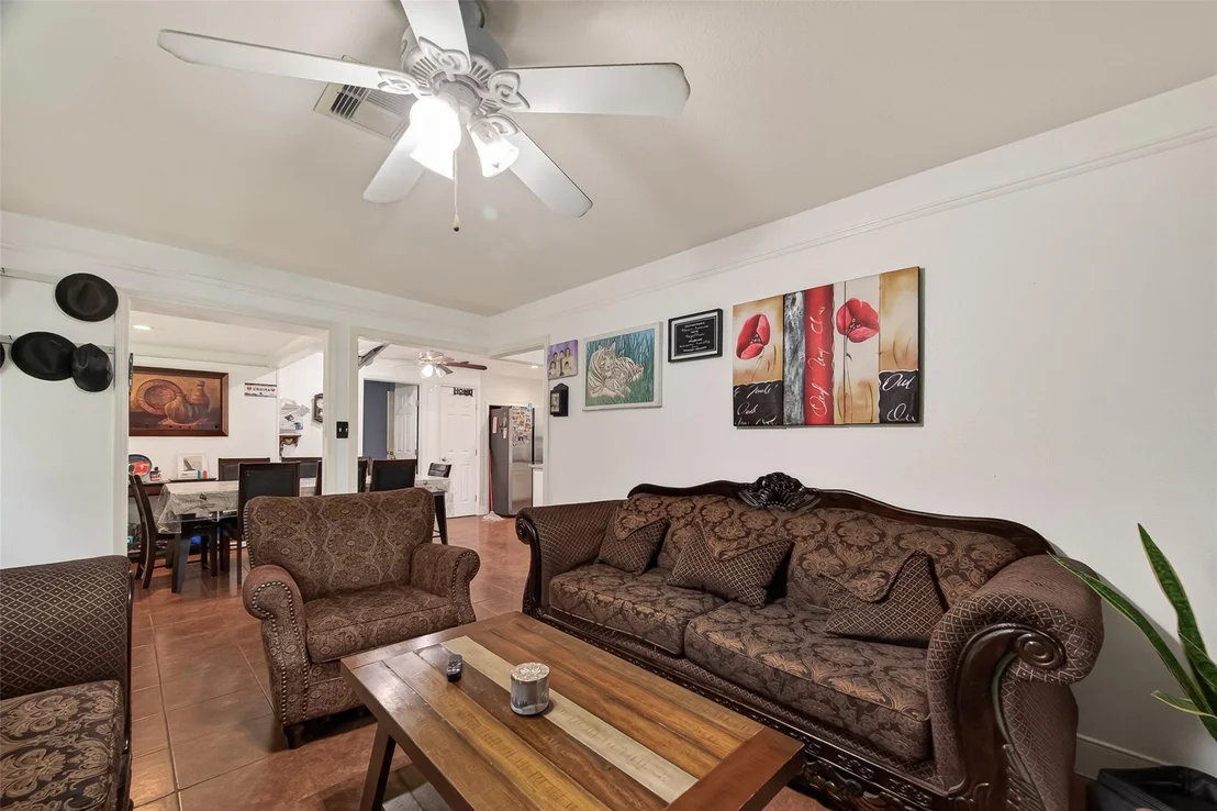 Photo of 2111 Hickory Lane