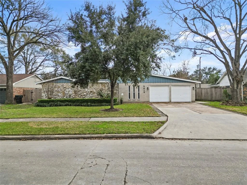 Photo of 5419 Saxon Drive