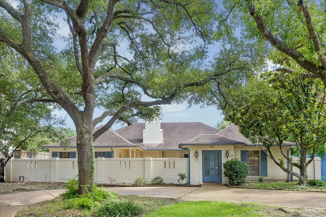Photo of 802 Old Lake Road