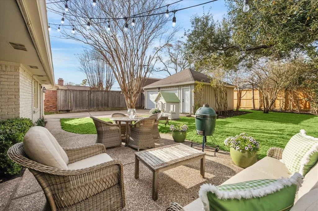 Photo of 8014 Meadowbriar Lane