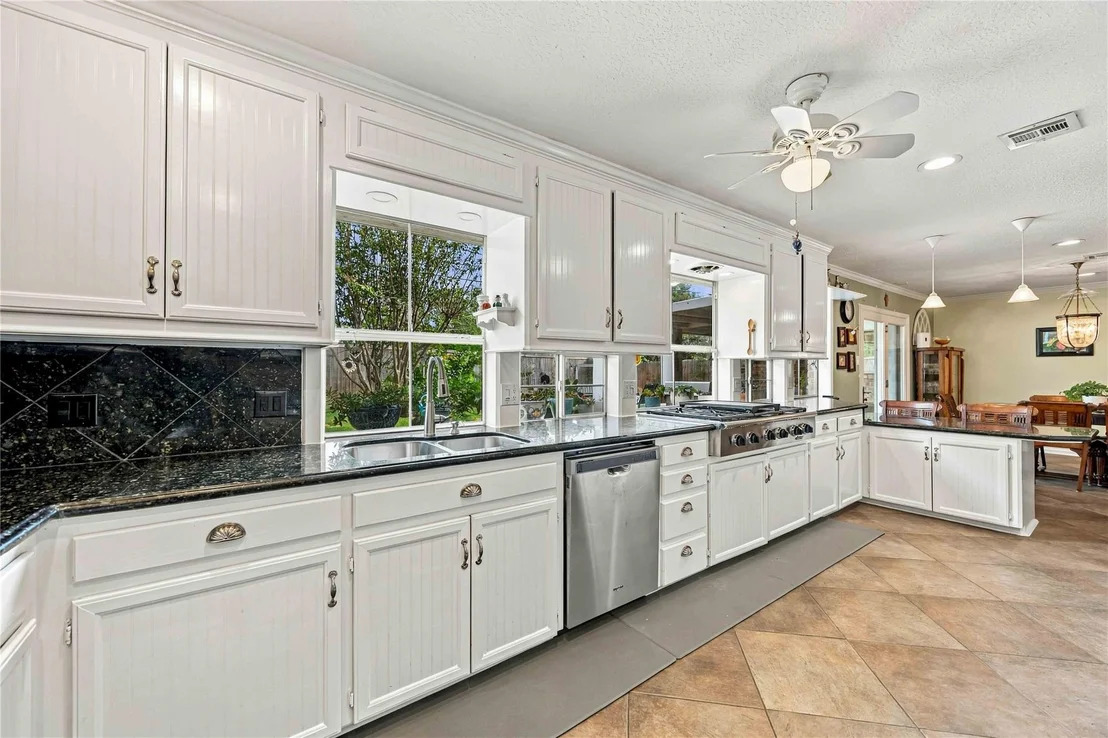 Photo of 6002 Saxon Drive
