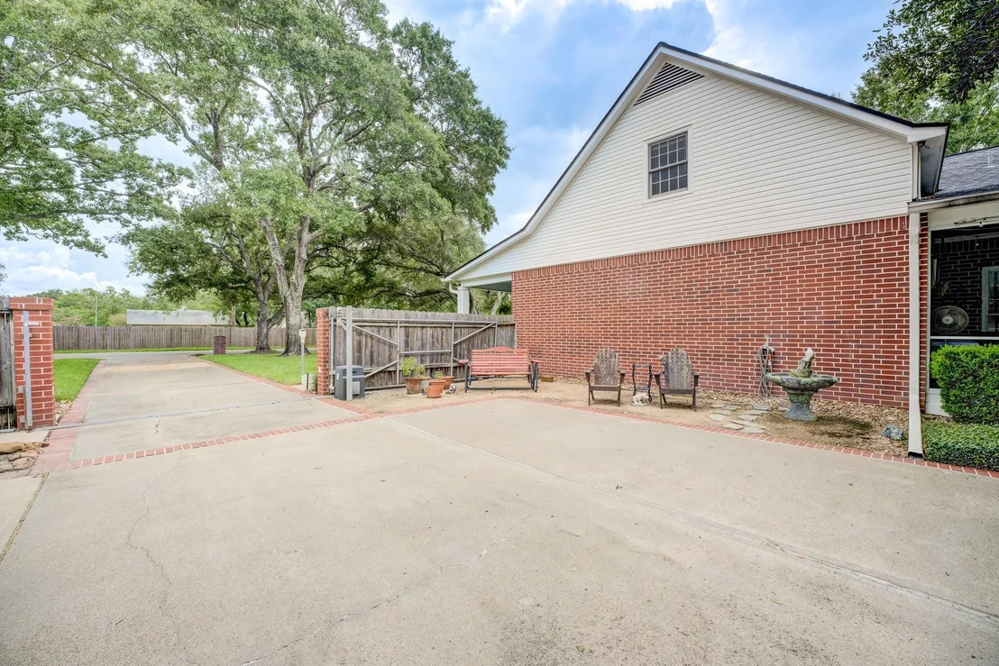 Photo of 2827 Griffin Lane