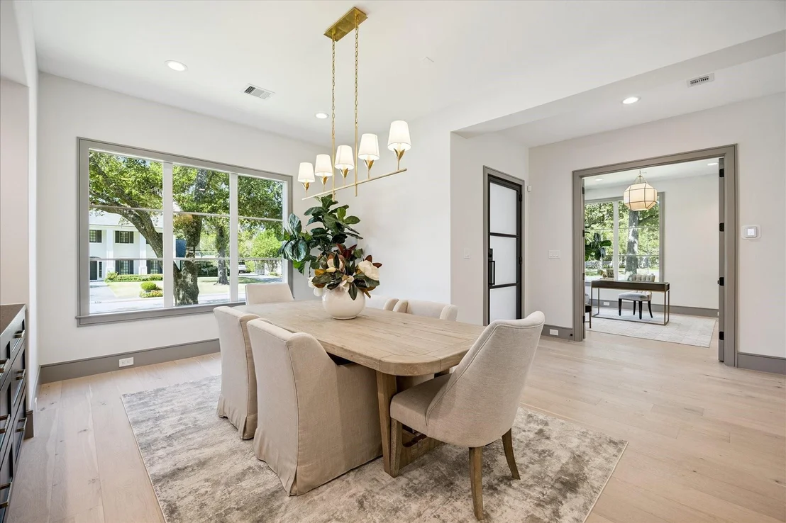 Photo of 526 Stoneleigh Drive