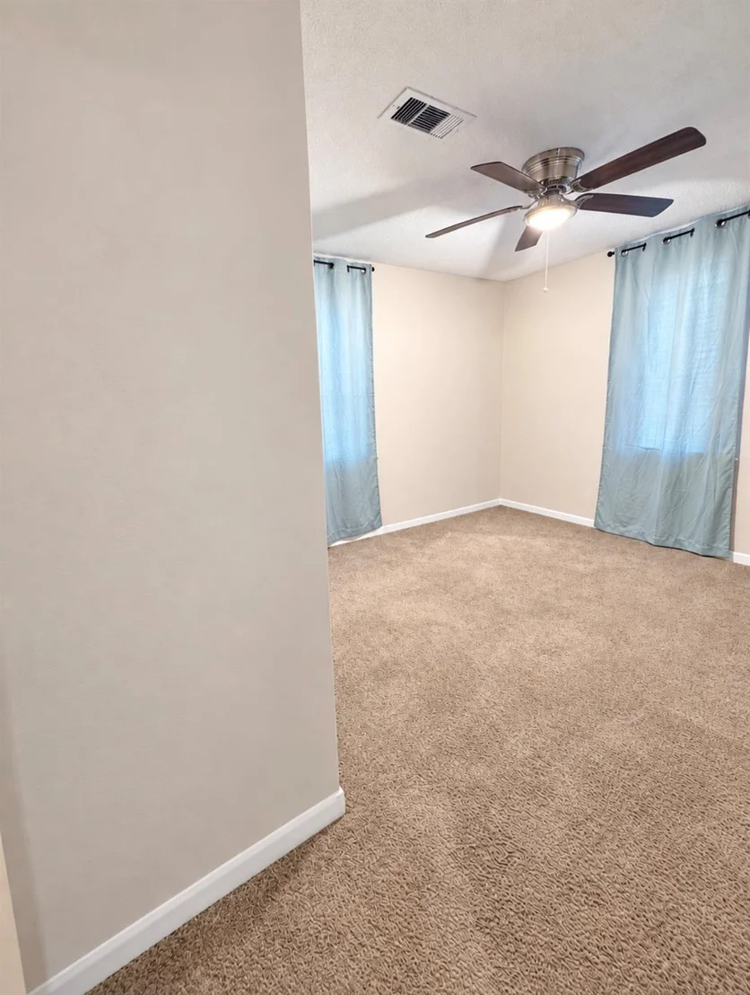 Photo of 904 Sherwood Drive