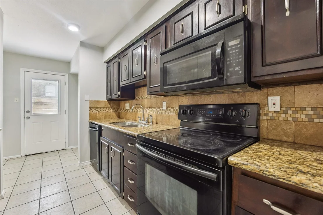 Photo of Unit 607 at 9303 Hammerly Boulevard