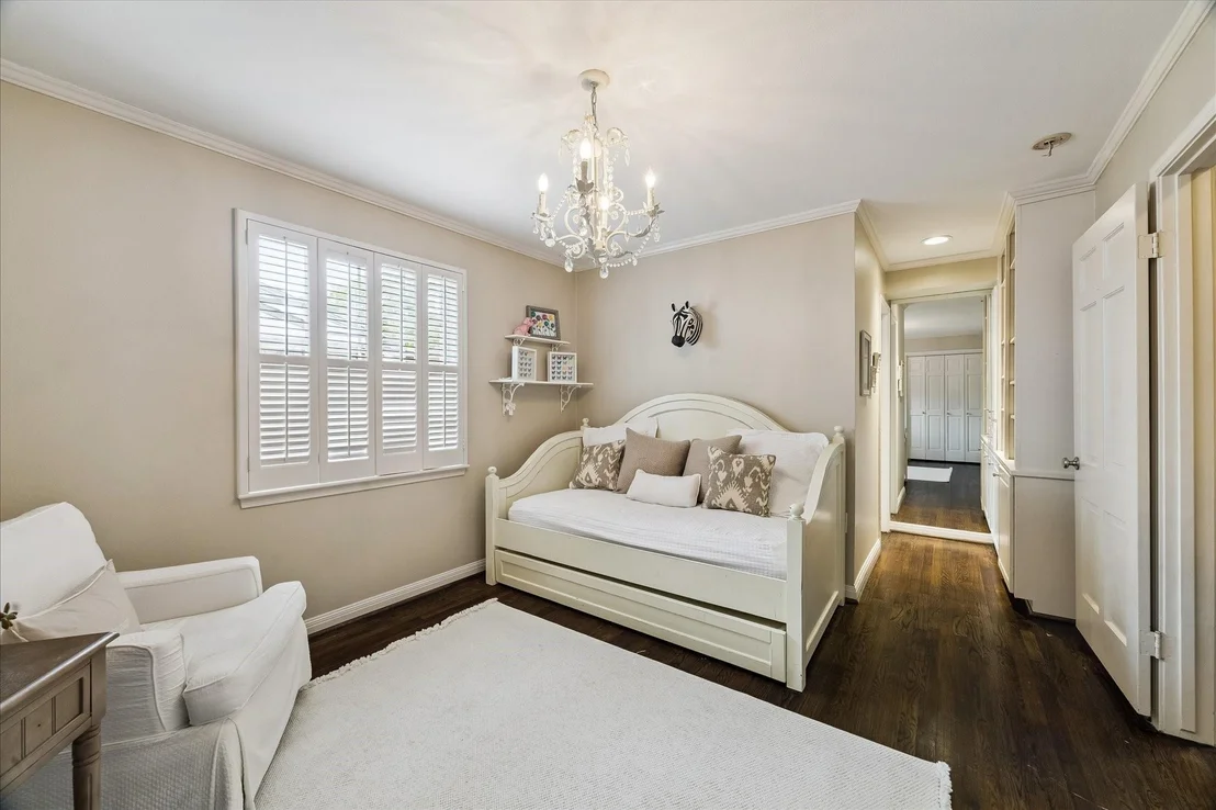 Photo of 6143 Chevy Chase Drive