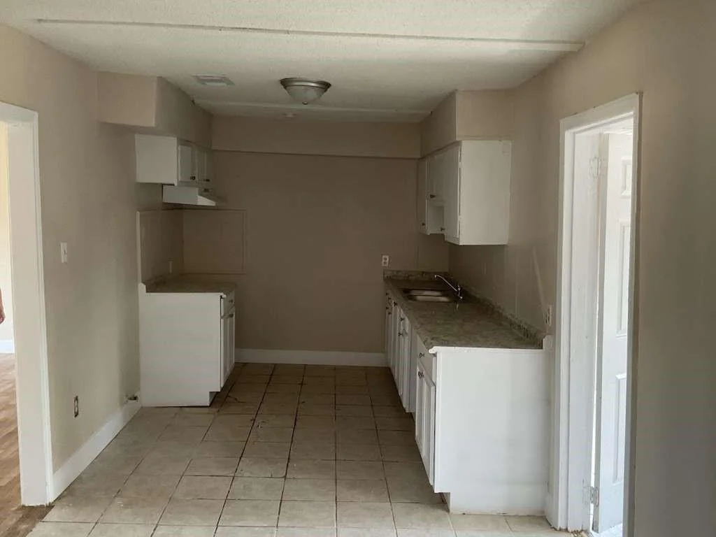 Photo of 815 W 12th Street