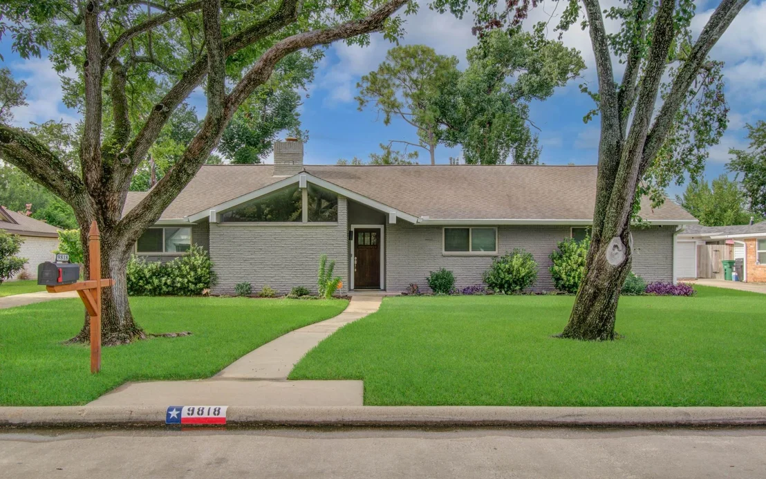 Photo of 9818 Emnora Lane