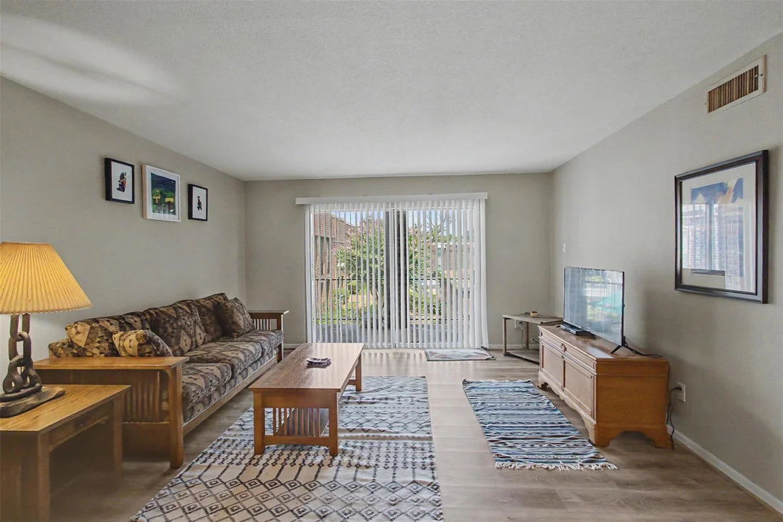 Photo of Unit 93 at 7575 Katy Freeway