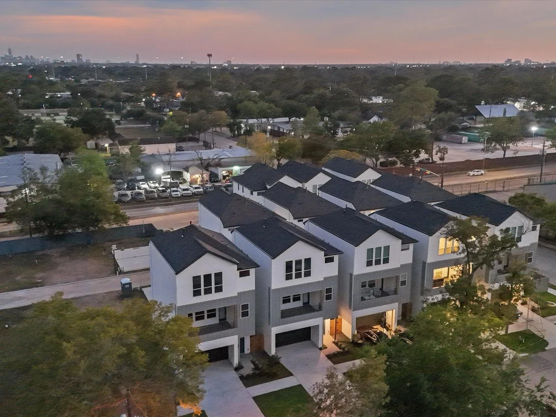 Photo of 4848 Pinemont Drive