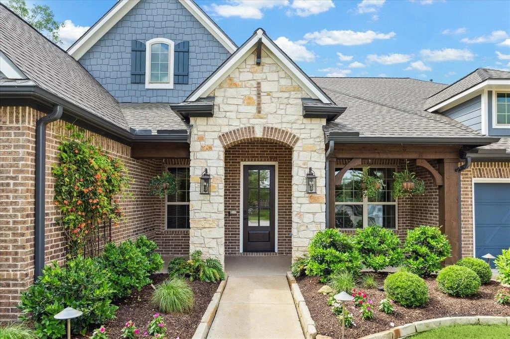 Photo of 6815 American Elm Lane