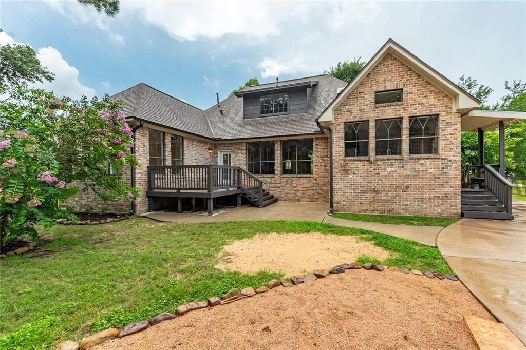 Photo of 2209 Oak Drive