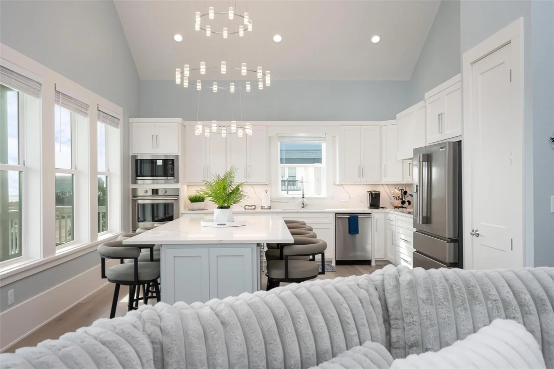 Photo of 2425 Audubon Avenue