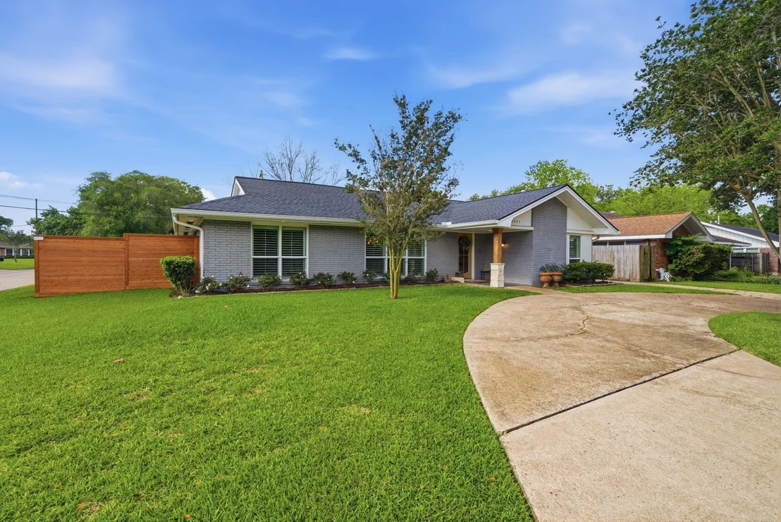 Photo of 4801 Willowbend Boulevard