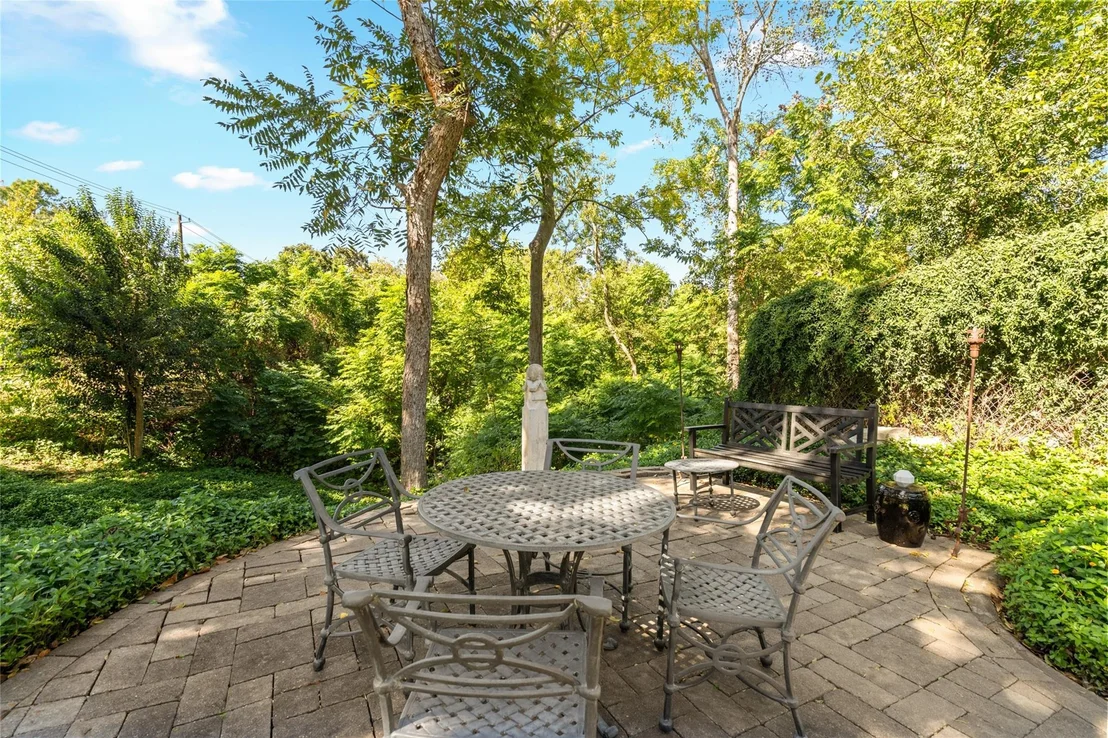 Photo of 6024 Memorial Drive