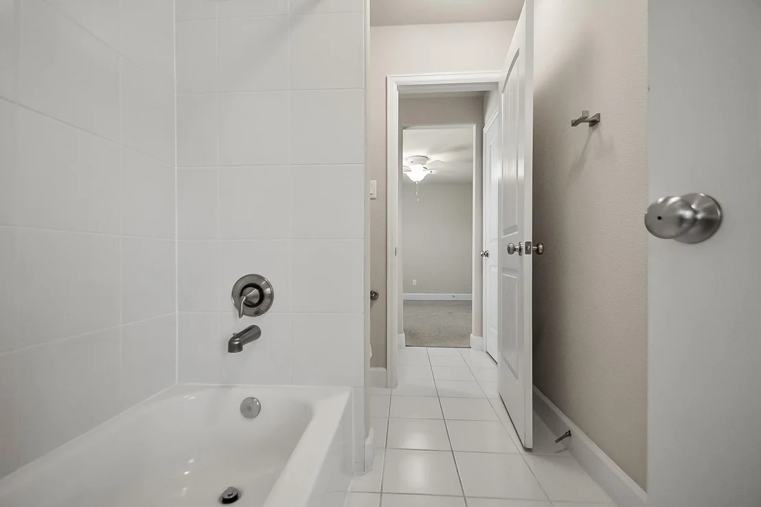 Photo of 5328 Larkin Street