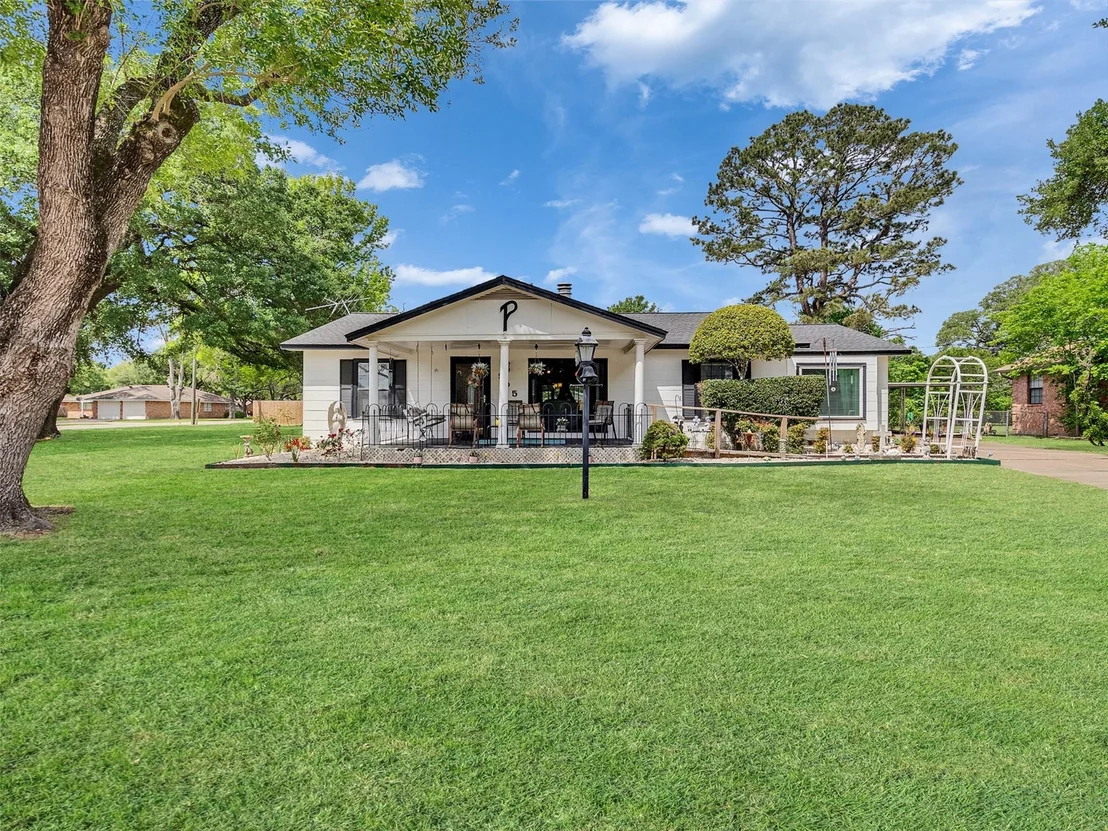 Photo of 905 Bartlett Road