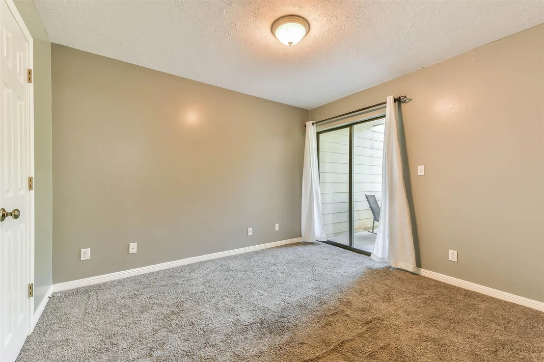 Photo of Unit 243D at 2501 Gulf Freeway