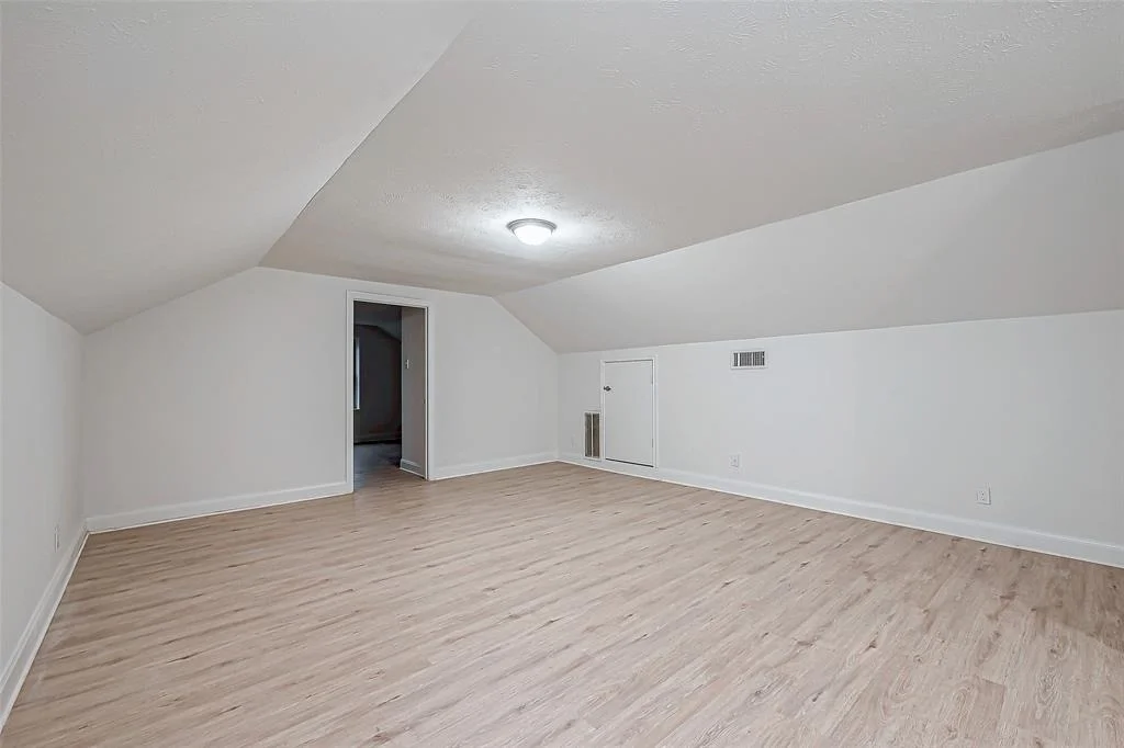 Photo of 9538 Meadowcroft Drive