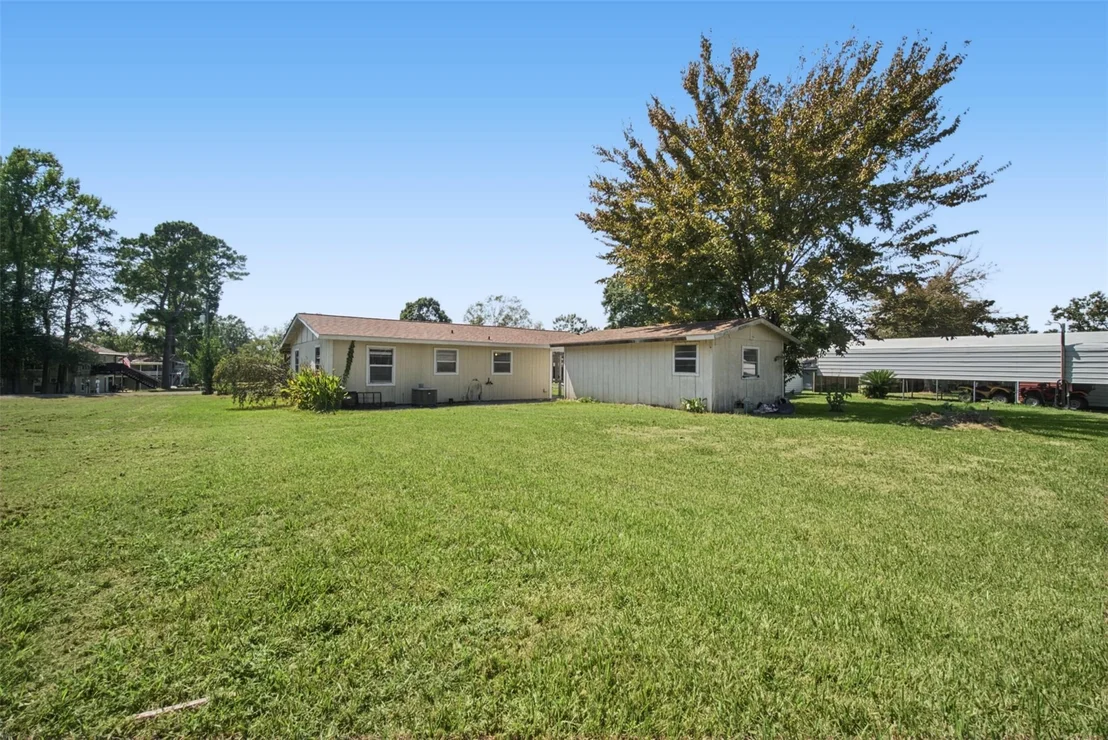 Photo of 384 Lakeview Drive