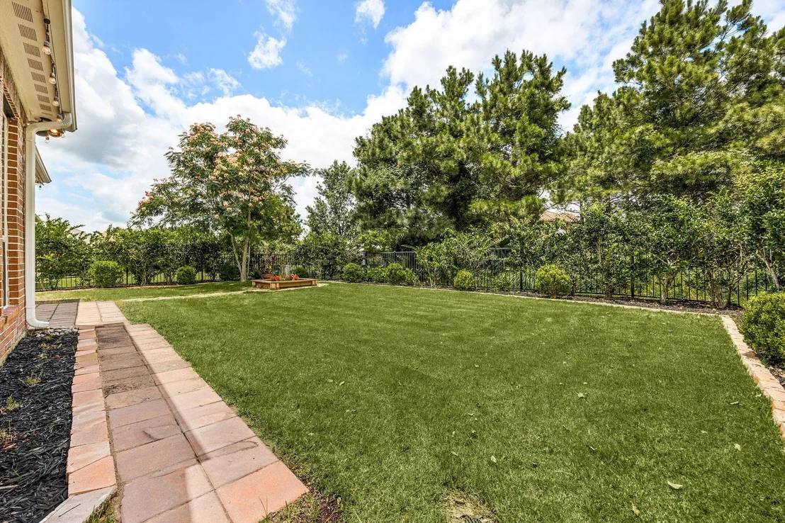 Photo of 10 Cottage Glen Lane
