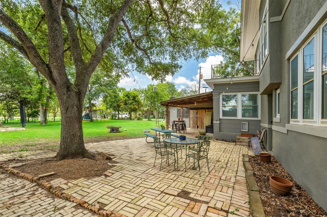 Photo of 1004 Mitchell Street