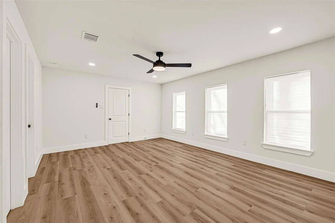 Photo of 5827 Heron Drive