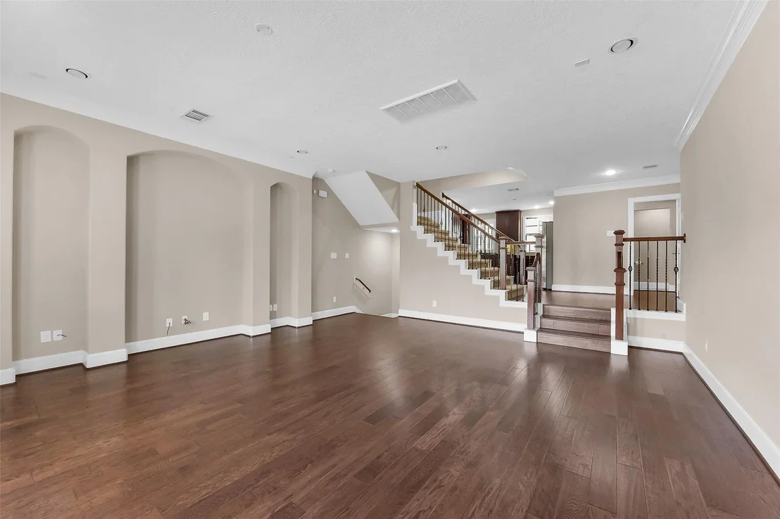 Photo of 905 Garden Oaks Trace