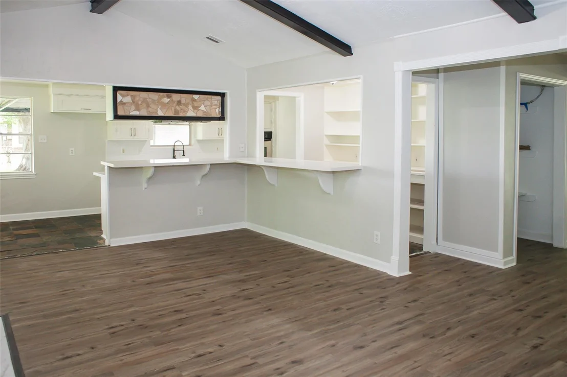 Photo of 912 Robinson Road